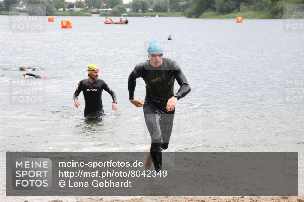 21.06.2025 - 27. Vierlanden-Triathlon Lena Gebhardt http://msf.ph/oto/8042349 15.06.2025 13:20:31 Schwimmen 1247, 1277, 1315 meine-sportfotos.de
