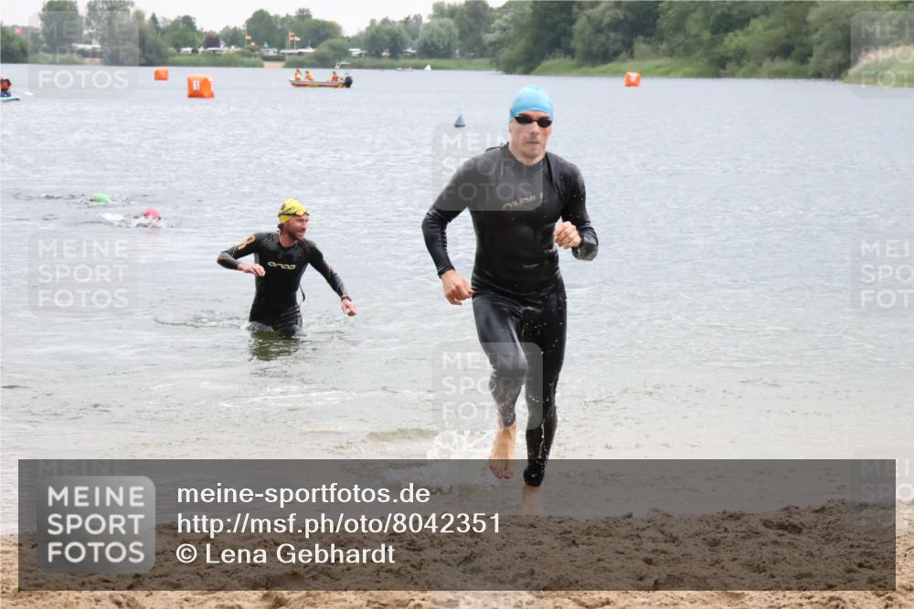 21.06.2025 - 27. Vierlanden-Triathlon Lena Gebhardt http://msf.ph/oto/8042351 15.06.2025 13:20:32 Schwimmen 1247, 1277, 1315 meine-sportfotos.de