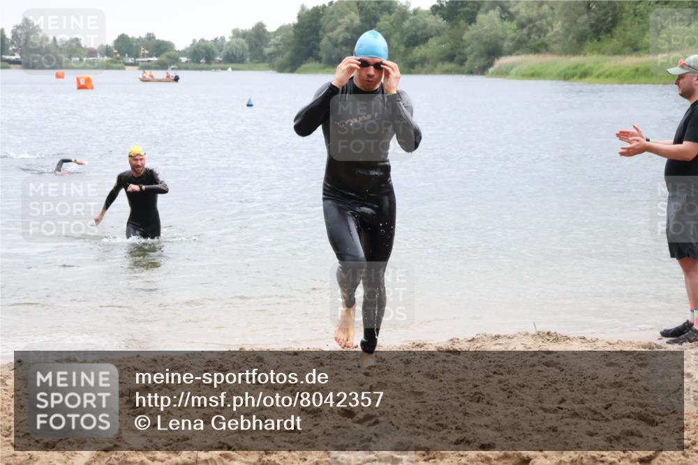 21.06.2025 - 27. Vierlanden-Triathlon Lena Gebhardt http://msf.ph/oto/8042357 15.06.2025 13:20:33 Schwimmen 1247, 1277, 1315 meine-sportfotos.de