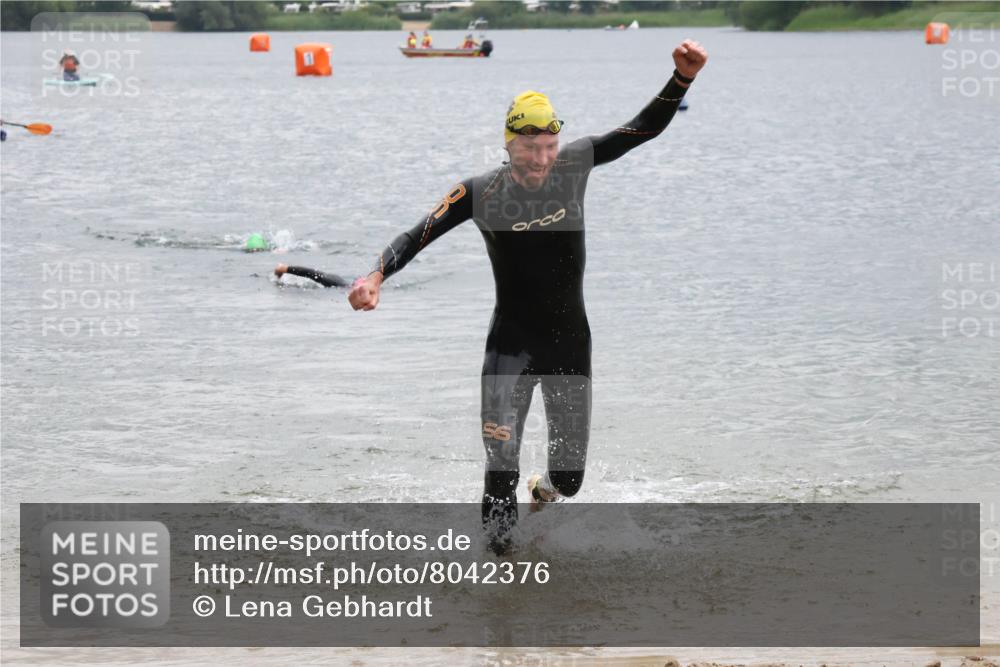 21.06.2025 - 27. Vierlanden-Triathlon Lena Gebhardt http://msf.ph/oto/8042376 15.06.2025 13:20:36 Schwimmen 1247, 1315 meine-sportfotos.de