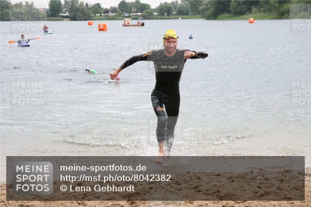 21.06.2025 - 27. Vierlanden-Triathlon Lena Gebhardt http://msf.ph/oto/8042382 15.06.2025 13:20:36 Schwimmen 1247, 1315 meine-sportfotos.de