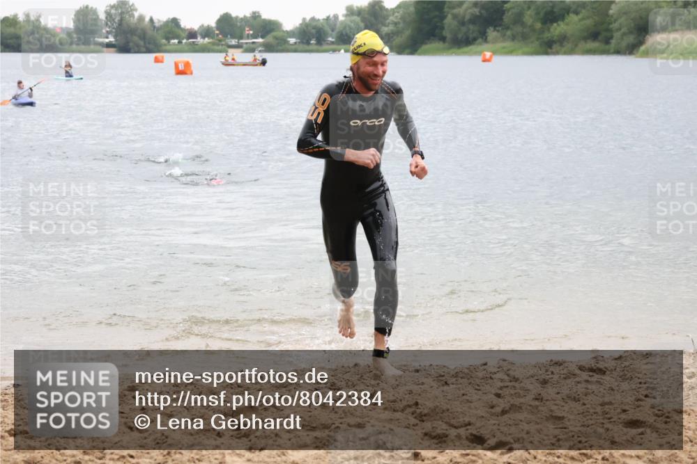 21.06.2025 - 27. Vierlanden-Triathlon Lena Gebhardt http://msf.ph/oto/8042384 15.06.2025 13:20:37 Schwimmen 1247, 1315 meine-sportfotos.de