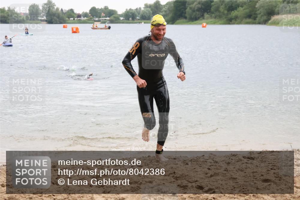 21.06.2025 - 27. Vierlanden-Triathlon Lena Gebhardt http://msf.ph/oto/8042386 15.06.2025 13:20:37 Schwimmen 1247, 1315 meine-sportfotos.de