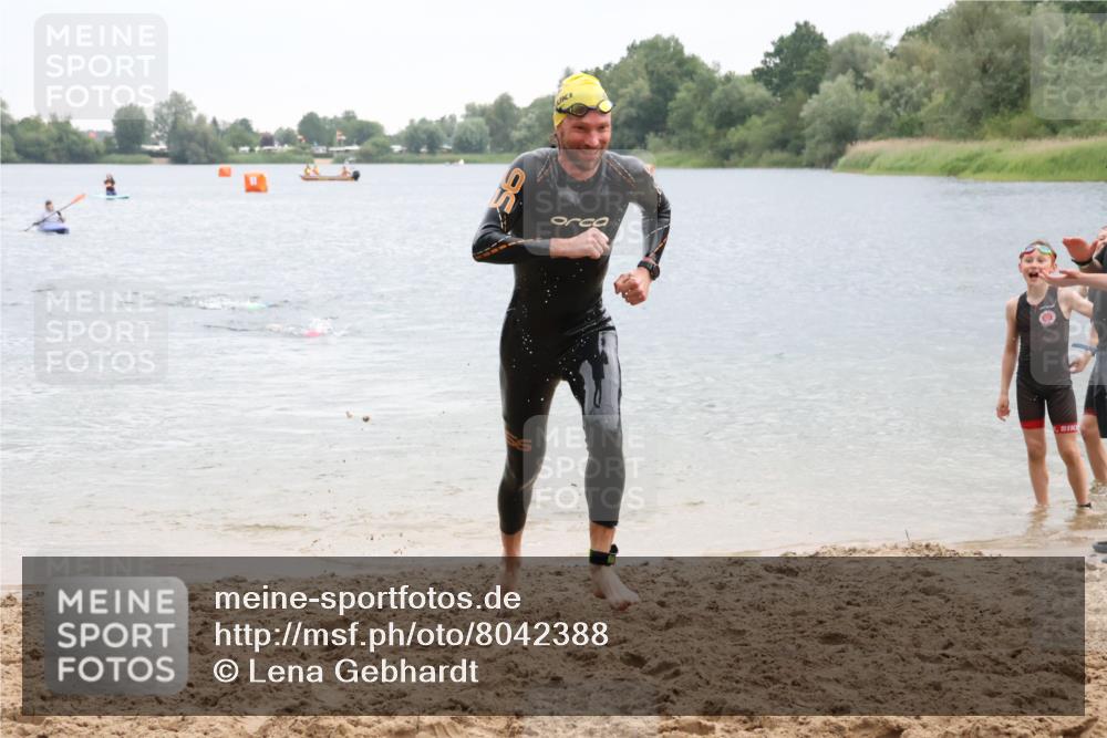 21.06.2025 - 27. Vierlanden-Triathlon Lena Gebhardt http://msf.ph/oto/8042388 15.06.2025 13:20:37 Schwimmen 1247, 1315 meine-sportfotos.de