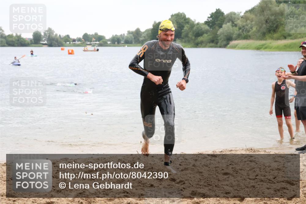 21.06.2025 - 27. Vierlanden-Triathlon Lena Gebhardt http://msf.ph/oto/8042390 15.06.2025 13:20:37 Schwimmen 1247, 1315 meine-sportfotos.de