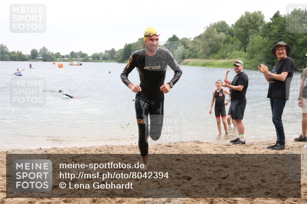 21.06.2025 - 27. Vierlanden-Triathlon Lena Gebhardt http://msf.ph/oto/8042394 15.06.2025 13:20:38 Schwimmen 1247, 1315 meine-sportfotos.de
