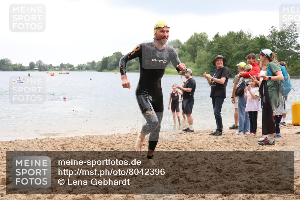 21.06.2025 - 27. Vierlanden-Triathlon Lena Gebhardt http://msf.ph/oto/8042396 15.06.2025 13:20:38 Schwimmen 1247, 1315 meine-sportfotos.de
