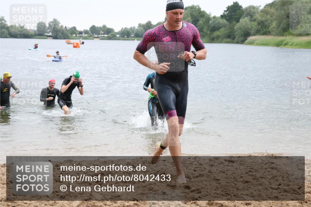 21.06.2025 - 27. Vierlanden-Triathlon Lena Gebhardt http://msf.ph/oto/8042433 15.06.2025 13:20:54 Schwimmen 1238, 1273, 1281, 1300, 1303, 1308 meine-sportfotos.de