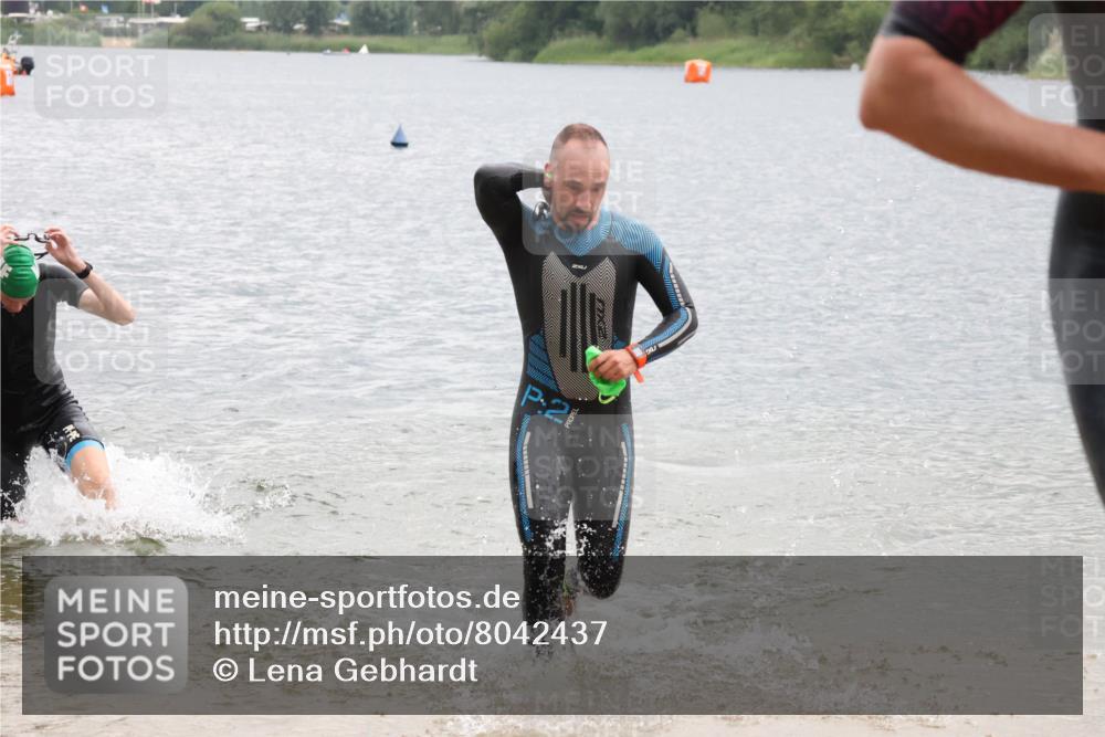 21.06.2025 - 27. Vierlanden-Triathlon Lena Gebhardt http://msf.ph/oto/8042437 15.06.2025 13:20:54 Schwimmen 1238, 1273, 1281, 1300, 1303, 1308 meine-sportfotos.de