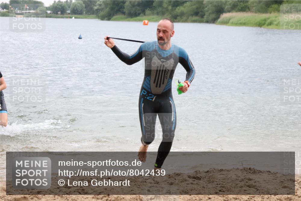 21.06.2025 - 27. Vierlanden-Triathlon Lena Gebhardt http://msf.ph/oto/8042439 15.06.2025 13:20:55 Schwimmen 1238, 1273, 1281, 1300, 1303, 1308 meine-sportfotos.de