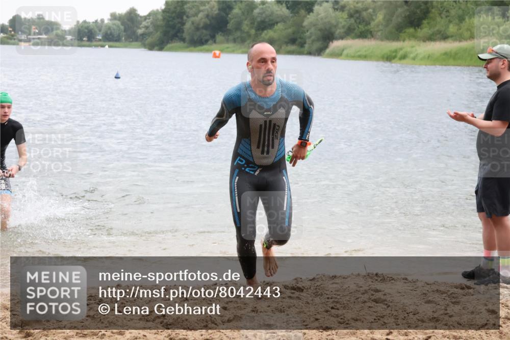 21.06.2025 - 27. Vierlanden-Triathlon Lena Gebhardt http://msf.ph/oto/8042443 15.06.2025 13:20:56 Schwimmen 1238, 1265, 1272, 1273, 1281, 1300, 1303, 1308 meine-sportfotos.de