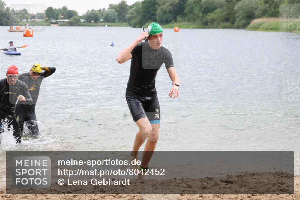 21.06.2025 - 27. Vierlanden-Triathlon Lena Gebhardt http://msf.ph/oto/8042452 15.06.2025 13:20:58 Schwimmen 1238, 1265, 1272, 1273, 1281, 1300, 1303, 1308 meine-sportfotos.de