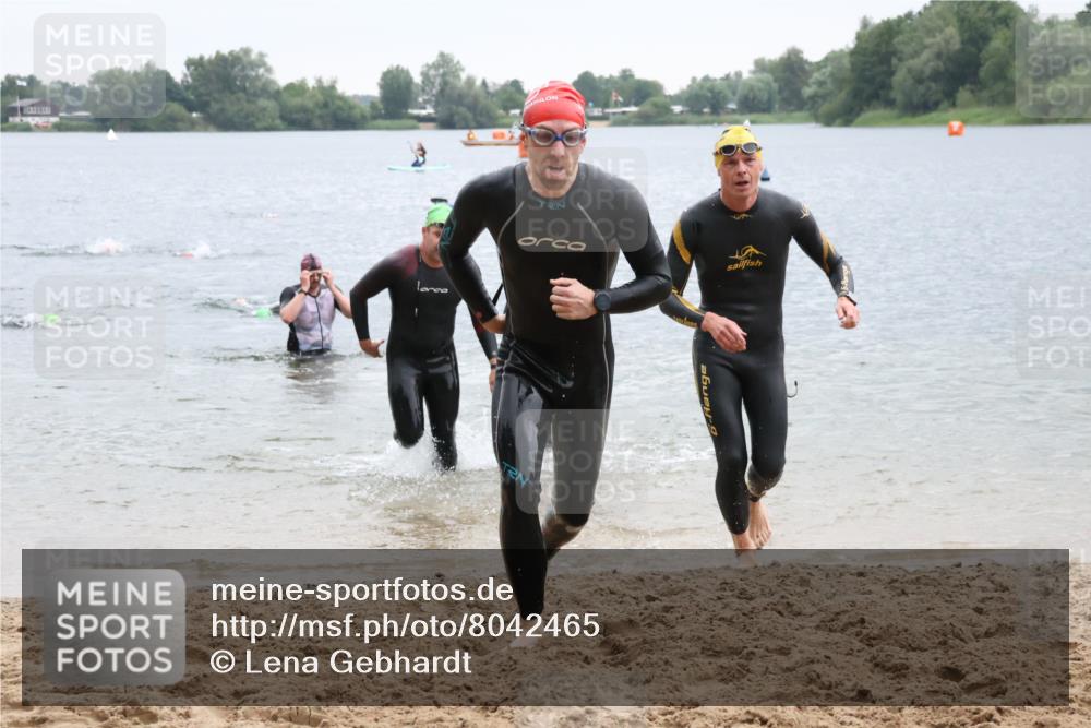 21.06.2025 - 27. Vierlanden-Triathlon Lena Gebhardt http://msf.ph/oto/8042465 15.06.2025 13:21:01 Schwimmen 1238, 1265, 1272, 1273, 1299, 1300, 1303, 1308 meine-sportfotos.de