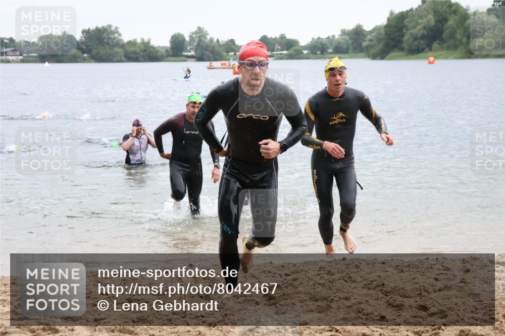 21.06.2025 - 27. Vierlanden-Triathlon Lena Gebhardt http://msf.ph/oto/8042467 15.06.2025 13:21:01 Schwimmen 1238, 1265, 1272, 1273, 1299, 1300, 1303, 1308 meine-sportfotos.de