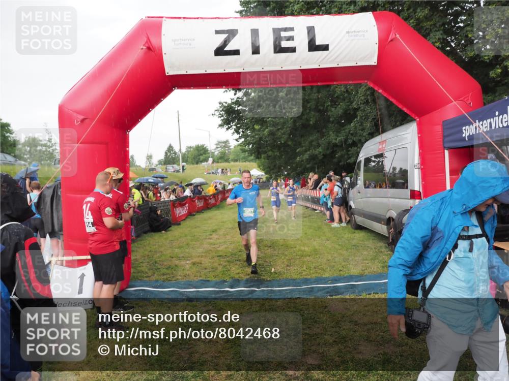 21.06.2025 - 27. Vierlanden-Triathlon MichiJ http://msf.ph/oto/8042468 15.06.2026 13:34:56 Ziel 967, 1085, 1086, 1087 meine-sportfotos.de