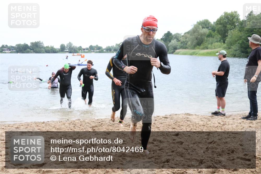 21.06.2025 - 27. Vierlanden-Triathlon Lena Gebhardt http://msf.ph/oto/8042469 15.06.2025 13:21:02 Schwimmen 1238, 1265, 1272, 1273, 1299, 1300, 1303, 1308 meine-sportfotos.de