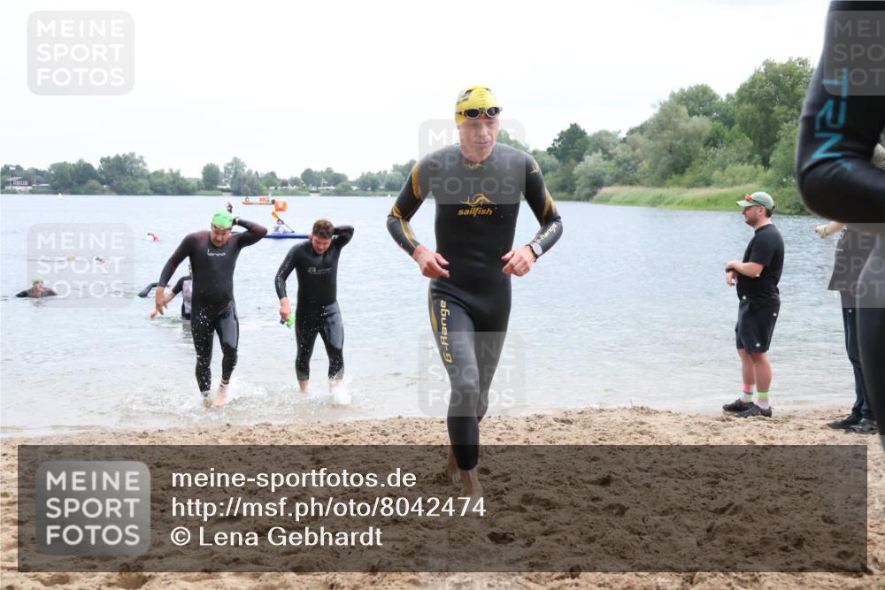 21.06.2025 - 27. Vierlanden-Triathlon Lena Gebhardt http://msf.ph/oto/8042474 15.06.2025 13:21:03 Schwimmen 1238, 1265, 1272, 1273, 1299, 1300, 1303, 1308 meine-sportfotos.de