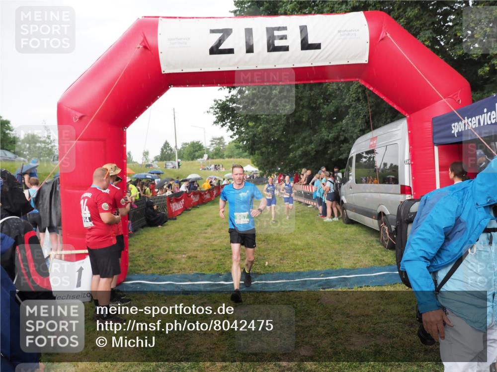 21.06.2025 - 27. Vierlanden-Triathlon MichiJ http://msf.ph/oto/8042475 15.06.2026 13:34:56 Ziel 967, 1085, 1086, 1087 meine-sportfotos.de