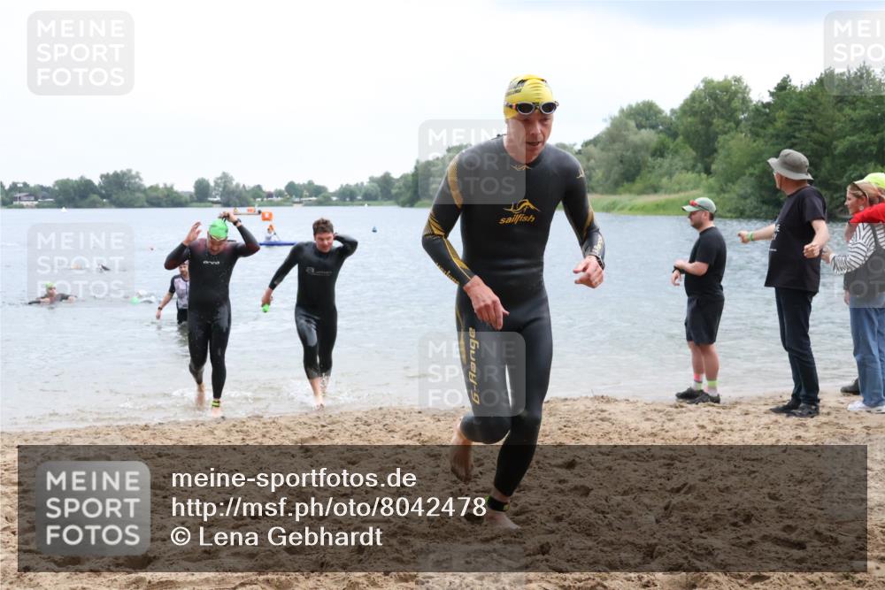 21.06.2025 - 27. Vierlanden-Triathlon Lena Gebhardt http://msf.ph/oto/8042478 15.06.2025 13:21:03 Schwimmen 1238, 1265, 1272, 1273, 1299, 1300, 1303, 1308 meine-sportfotos.de