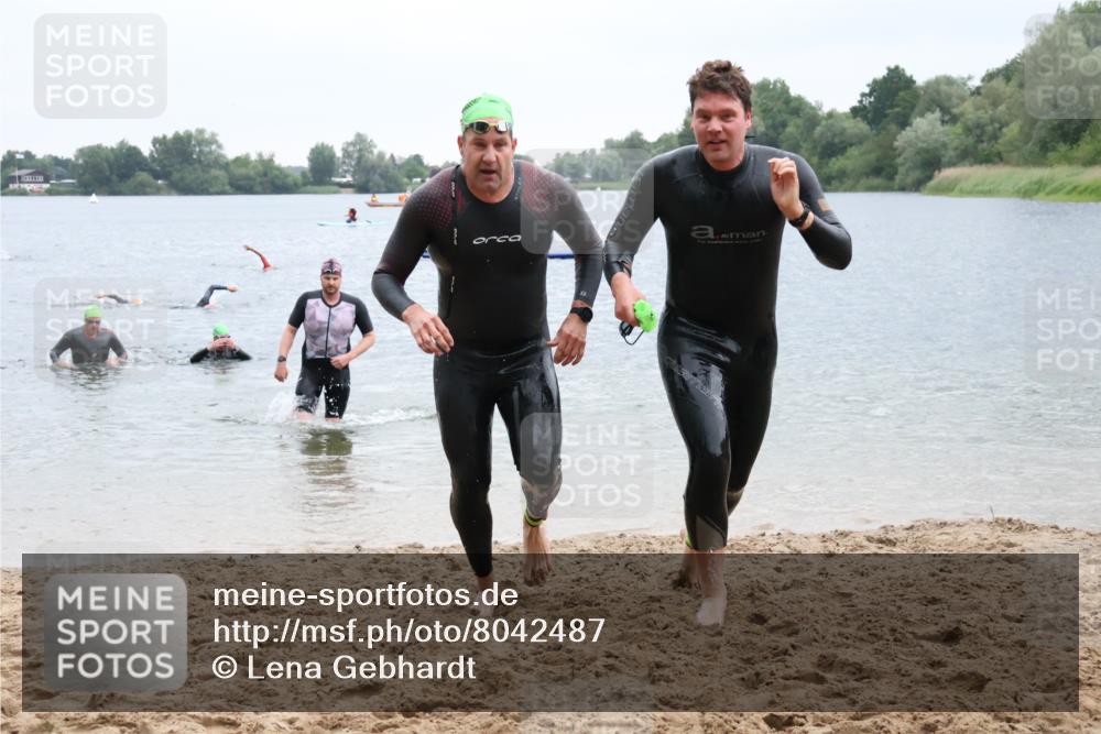 21.06.2025 - 27. Vierlanden-Triathlon Lena Gebhardt http://msf.ph/oto/8042487 15.06.2025 13:21:06 Schwimmen 1265, 1272, 1273, 1299, 1303, 1308 meine-sportfotos.de