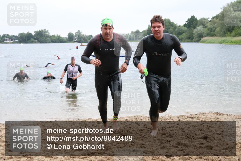 21.06.2025 - 27. Vierlanden-Triathlon Lena Gebhardt http://msf.ph/oto/8042489 15.06.2025 13:21:06 Schwimmen 1265, 1272, 1273, 1299, 1303, 1308 meine-sportfotos.de