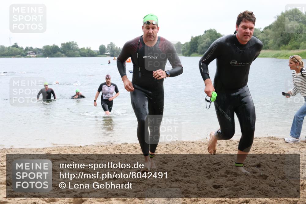 21.06.2025 - 27. Vierlanden-Triathlon Lena Gebhardt http://msf.ph/oto/8042491 15.06.2025 13:21:06 Schwimmen 1265, 1272, 1273, 1299, 1303, 1308 meine-sportfotos.de