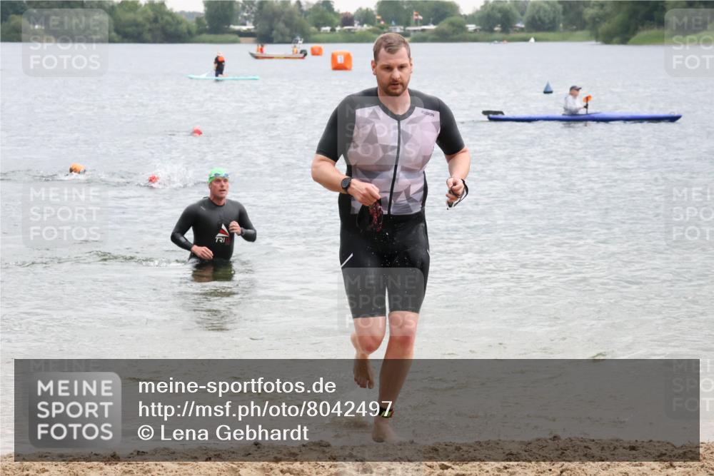 21.06.2025 - 27. Vierlanden-Triathlon Lena Gebhardt http://msf.ph/oto/8042497 15.06.2025 13:21:09 Schwimmen 1233, 1265, 1272, 1273, 1295, 1299, 1303 meine-sportfotos.de