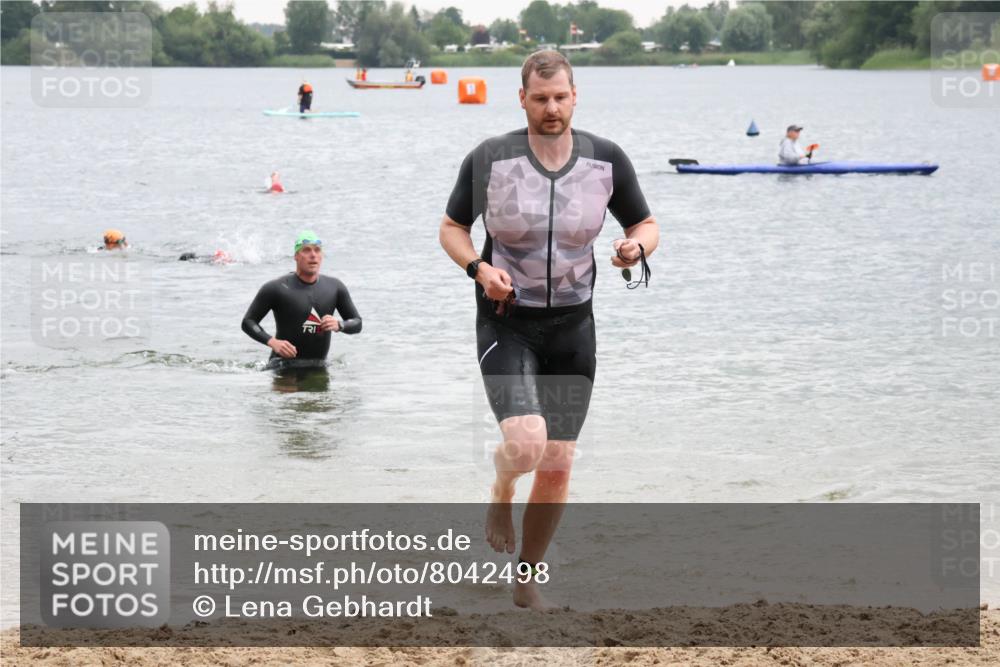 21.06.2025 - 27. Vierlanden-Triathlon Lena Gebhardt http://msf.ph/oto/8042498 15.06.2025 13:21:10 Schwimmen 1233, 1265, 1272, 1273, 1295, 1299, 1303 meine-sportfotos.de