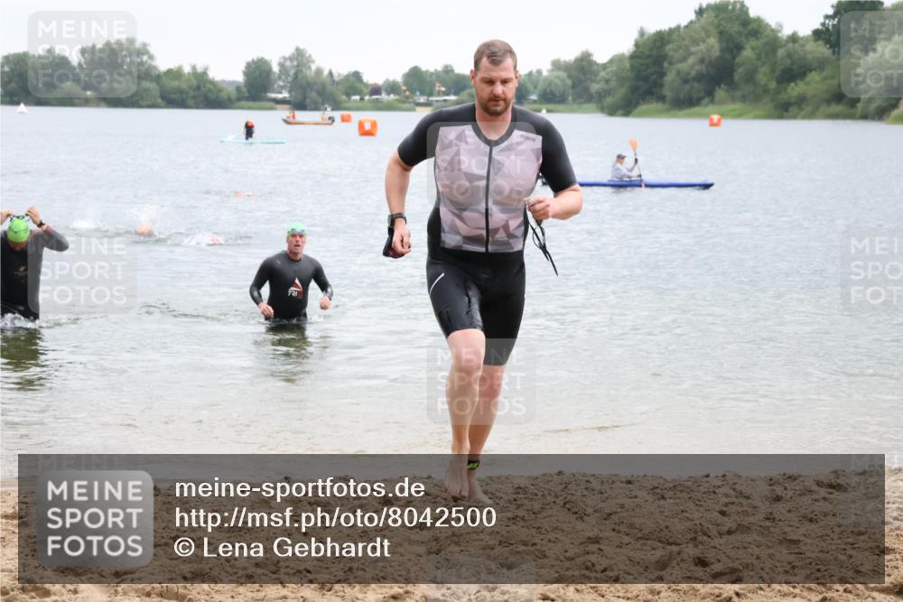 21.06.2025 - 27. Vierlanden-Triathlon Lena Gebhardt http://msf.ph/oto/8042500 15.06.2025 13:21:10 Schwimmen 1233, 1265, 1272, 1273, 1295, 1299, 1303 meine-sportfotos.de