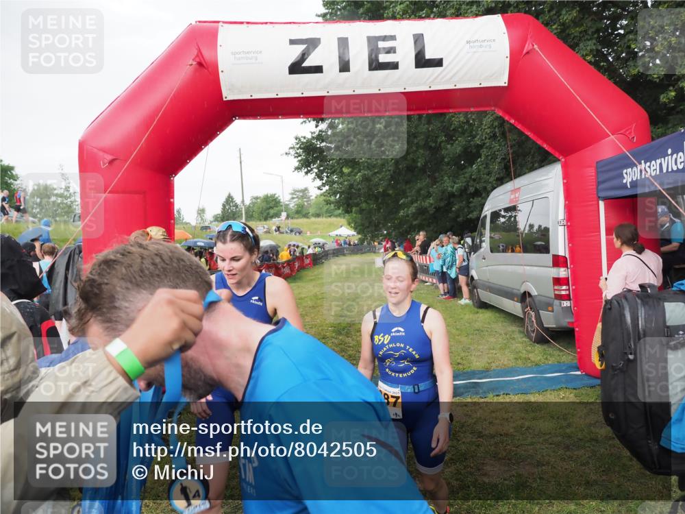 21.06.2025 - 27. Vierlanden-Triathlon MichiJ http://msf.ph/oto/8042505 15.06.2026 13:35:00 Ziel 967, 1085, 1086, 1087 meine-sportfotos.de