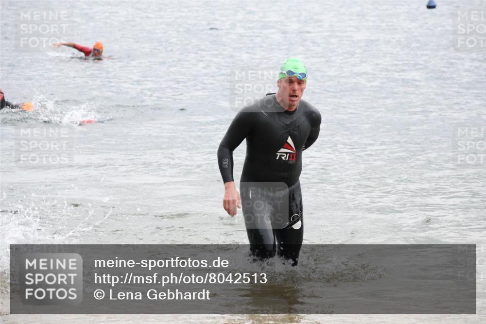 21.06.2025 - 27. Vierlanden-Triathlon Lena Gebhardt http://msf.ph/oto/8042513 15.06.2025 13:21:14 Schwimmen 1233, 1265, 1272, 1295, 1299 meine-sportfotos.de