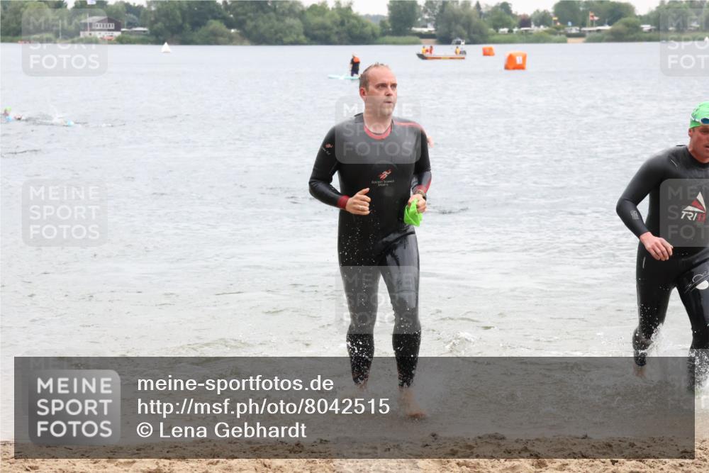 21.06.2025 - 27. Vierlanden-Triathlon Lena Gebhardt http://msf.ph/oto/8042515 15.06.2025 13:21:15 Schwimmen 1233, 1265, 1272, 1295, 1299 meine-sportfotos.de