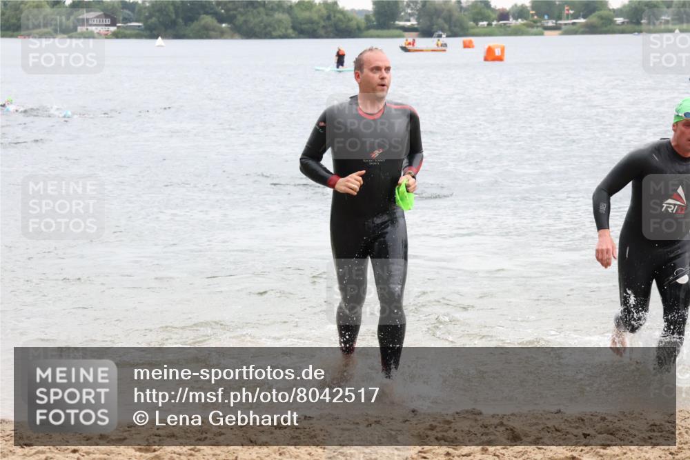 21.06.2025 - 27. Vierlanden-Triathlon Lena Gebhardt http://msf.ph/oto/8042517 15.06.2025 13:21:15 Schwimmen 1233, 1265, 1272, 1295, 1299 meine-sportfotos.de