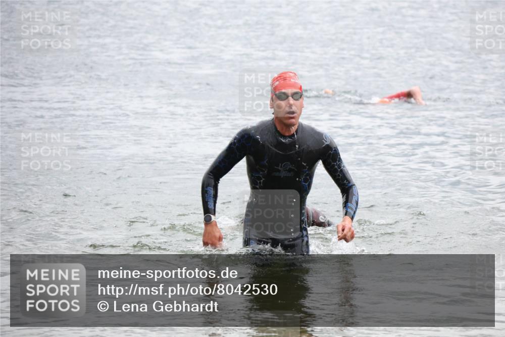 21.06.2025 - 27. Vierlanden-Triathlon Lena Gebhardt http://msf.ph/oto/8042530 15.06.2025 13:21:23 Schwimmen 1233, 1242, 1295, 1310 meine-sportfotos.de