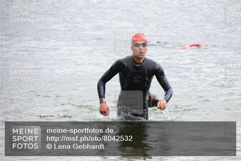 21.06.2025 - 27. Vierlanden-Triathlon Lena Gebhardt http://msf.ph/oto/8042532 15.06.2025 13:21:23 Schwimmen 1233, 1242, 1295, 1310 meine-sportfotos.de