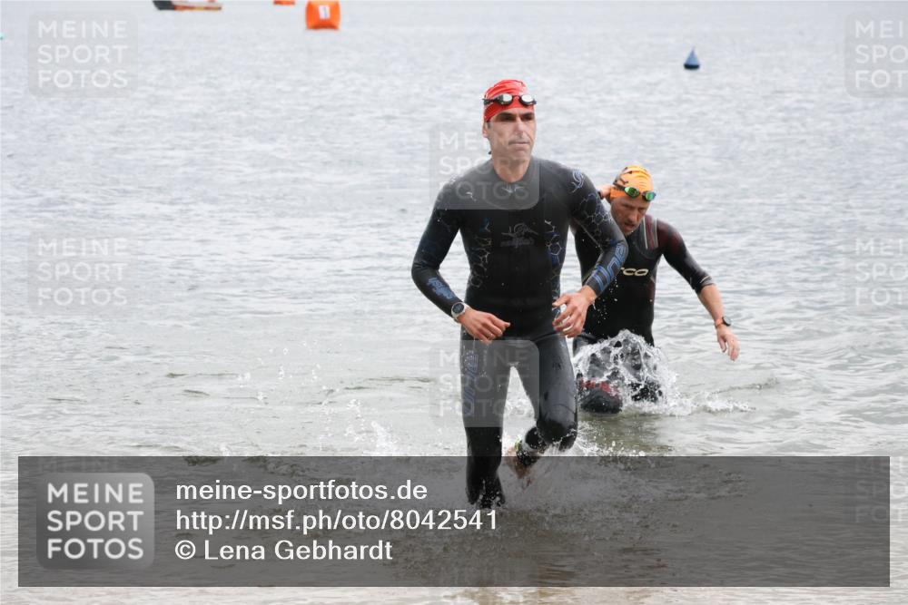 21.06.2025 - 27. Vierlanden-Triathlon Lena Gebhardt http://msf.ph/oto/8042541 15.06.2025 13:21:27 Schwimmen 1233, 1242, 1295, 1310 meine-sportfotos.de