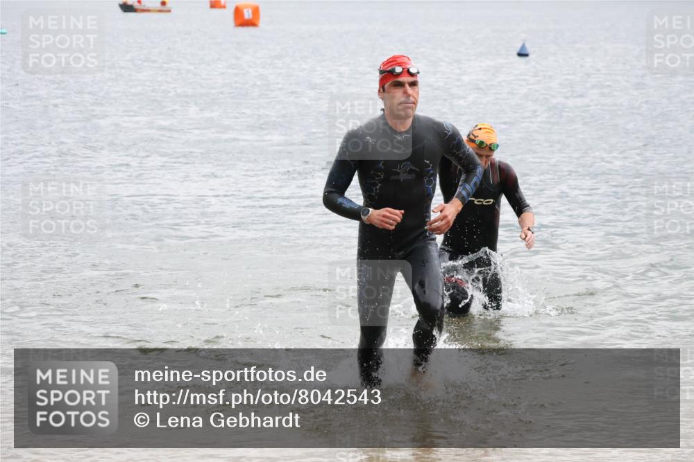 21.06.2025 - 27. Vierlanden-Triathlon Lena Gebhardt http://msf.ph/oto/8042543 15.06.2025 13:21:27 Schwimmen 1233, 1242, 1295, 1310 meine-sportfotos.de