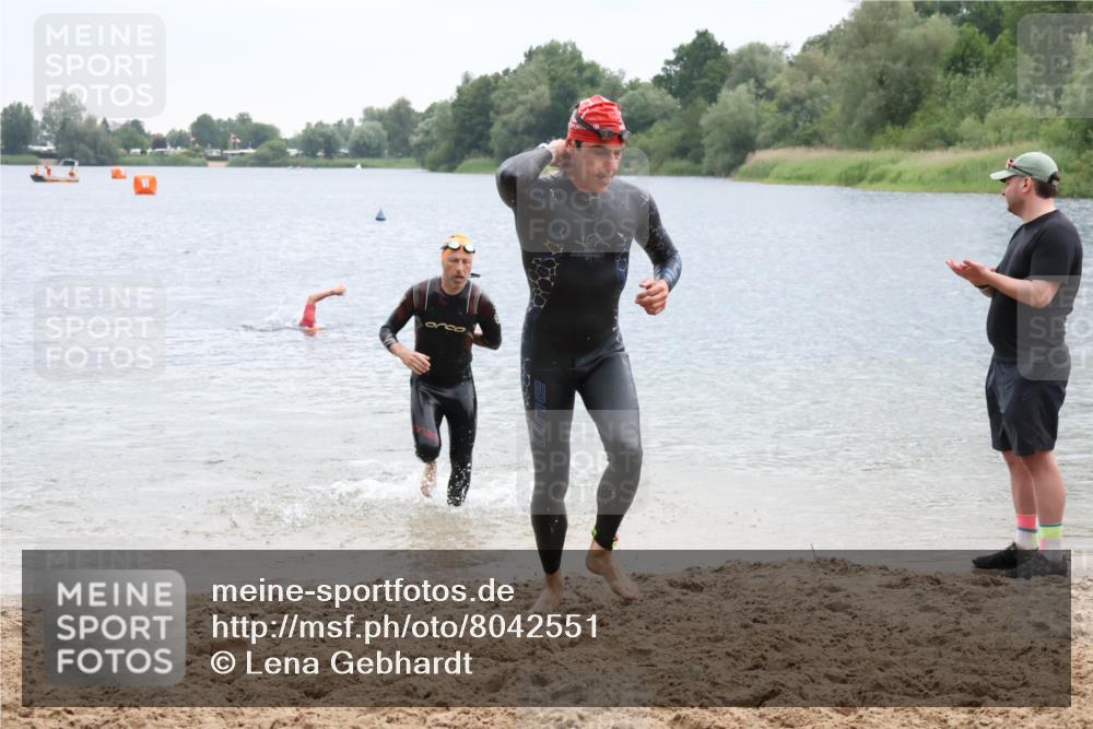 21.06.2025 - 27. Vierlanden-Triathlon Lena Gebhardt http://msf.ph/oto/8042551 15.06.2025 13:21:29 Schwimmen 1242, 1310 meine-sportfotos.de