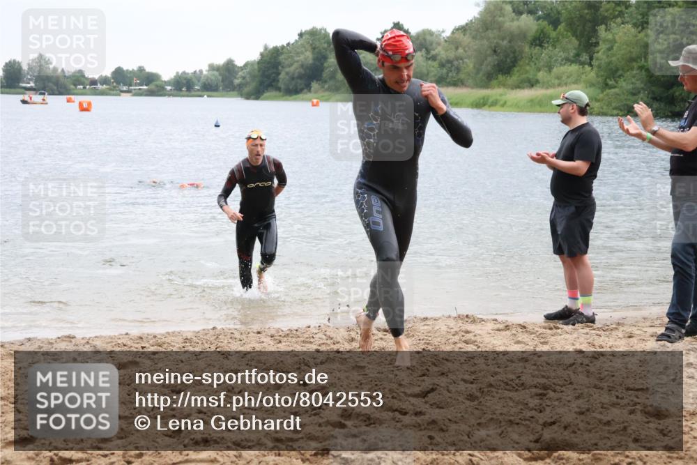 21.06.2025 - 27. Vierlanden-Triathlon Lena Gebhardt http://msf.ph/oto/8042553 15.06.2025 13:21:30 Schwimmen 1242, 1310 meine-sportfotos.de