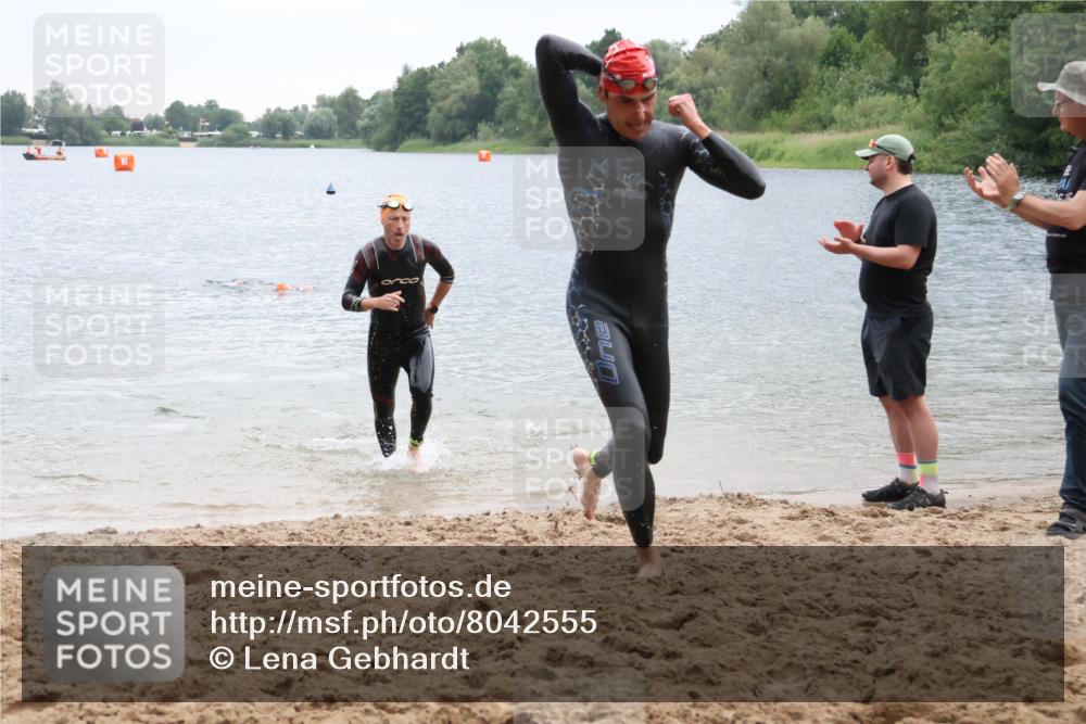 21.06.2025 - 27. Vierlanden-Triathlon Lena Gebhardt http://msf.ph/oto/8042555 15.06.2025 13:21:30 Schwimmen 1242, 1310 meine-sportfotos.de