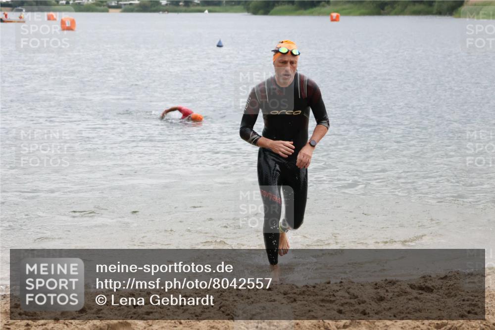 21.06.2025 - 27. Vierlanden-Triathlon Lena Gebhardt http://msf.ph/oto/8042557 15.06.2025 13:21:30 Schwimmen 1242, 1310 meine-sportfotos.de
