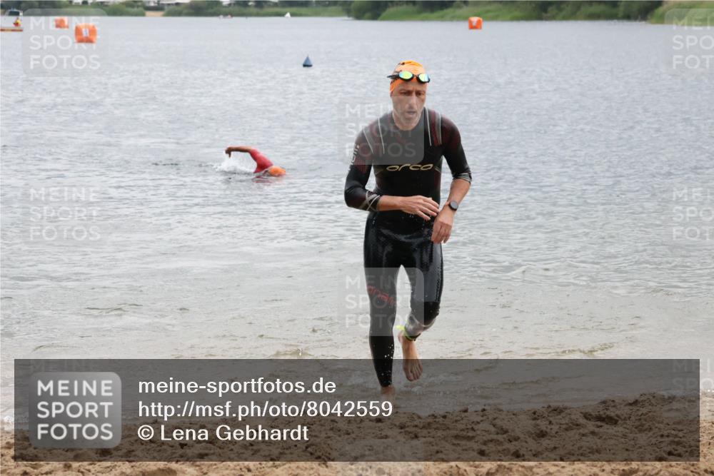 21.06.2025 - 27. Vierlanden-Triathlon Lena Gebhardt http://msf.ph/oto/8042559 15.06.2025 13:21:31 Schwimmen 1242, 1310 meine-sportfotos.de