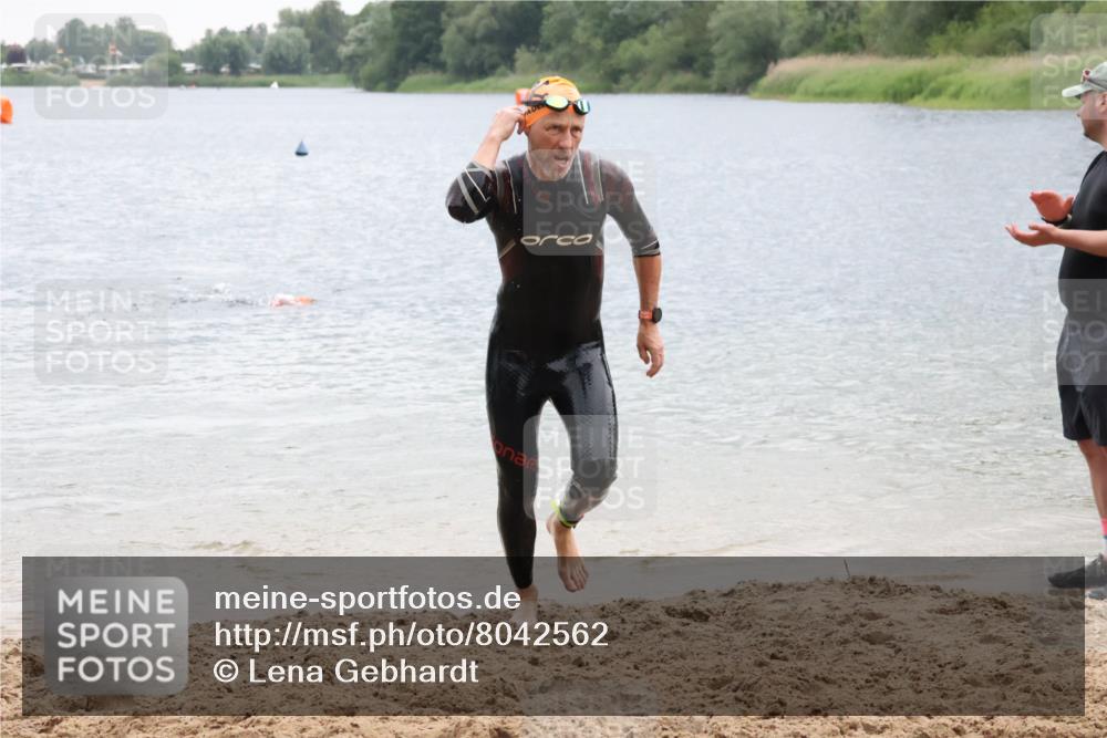 21.06.2025 - 27. Vierlanden-Triathlon Lena Gebhardt http://msf.ph/oto/8042562 15.06.2025 13:21:31 Schwimmen 1242, 1310 meine-sportfotos.de