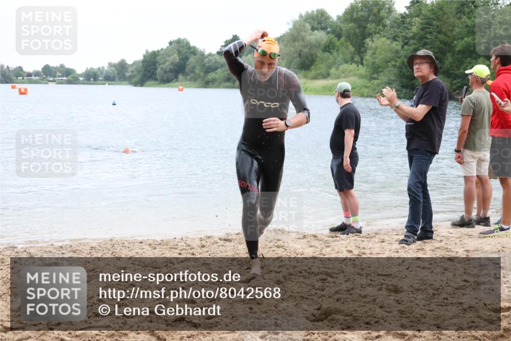 21.06.2025 - 27. Vierlanden-Triathlon Lena Gebhardt http://msf.ph/oto/8042568 15.06.2025 13:21:32 Schwimmen 1242, 1310 meine-sportfotos.de