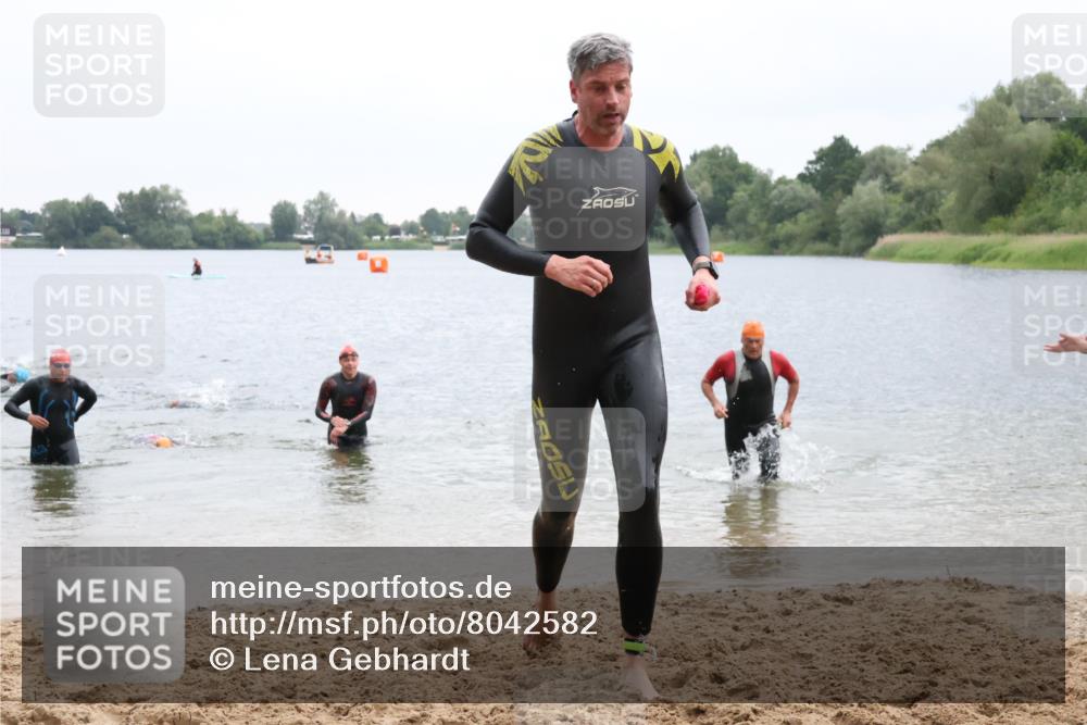 21.06.2025 - 27. Vierlanden-Triathlon Lena Gebhardt http://msf.ph/oto/8042582 15.06.2025 13:21:44 Schwimmen 1244, 1252, 1255, 1298 meine-sportfotos.de