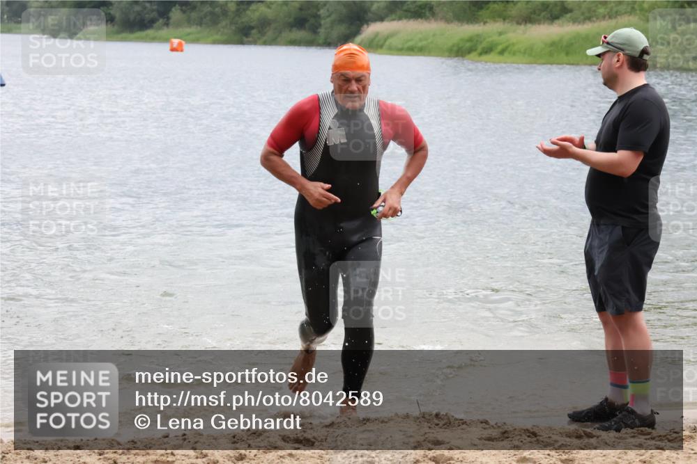 21.06.2025 - 27. Vierlanden-Triathlon Lena Gebhardt http://msf.ph/oto/8042589 15.06.2025 13:21:47 Schwimmen 1244, 1252, 1255, 1270, 1291, 1298, 1313 meine-sportfotos.de
