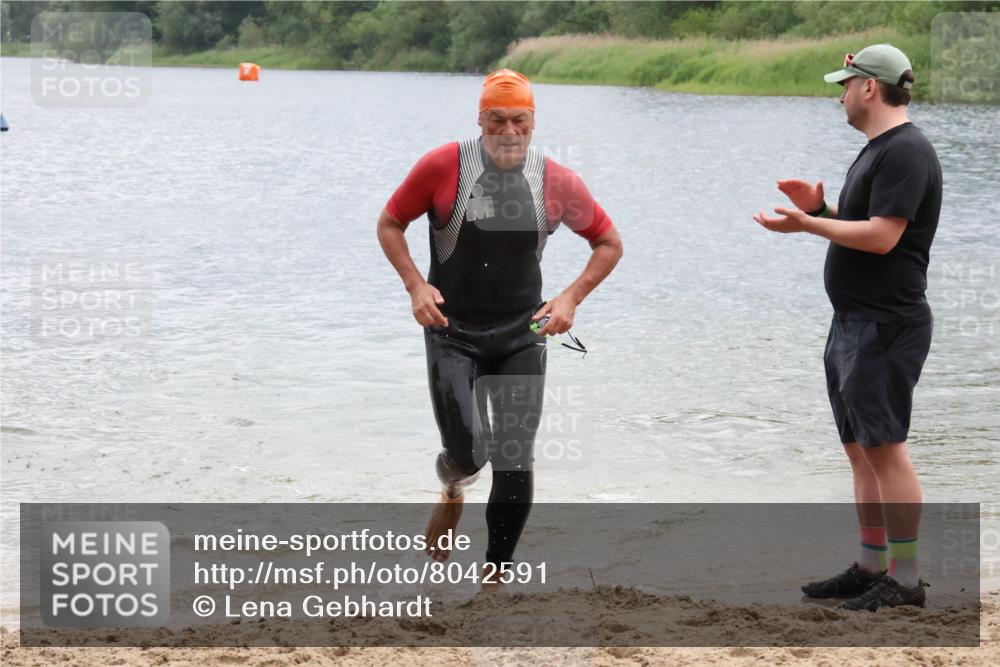 21.06.2025 - 27. Vierlanden-Triathlon Lena Gebhardt http://msf.ph/oto/8042591 15.06.2025 13:21:47 Schwimmen 1244, 1252, 1255, 1270, 1291, 1298, 1313 meine-sportfotos.de