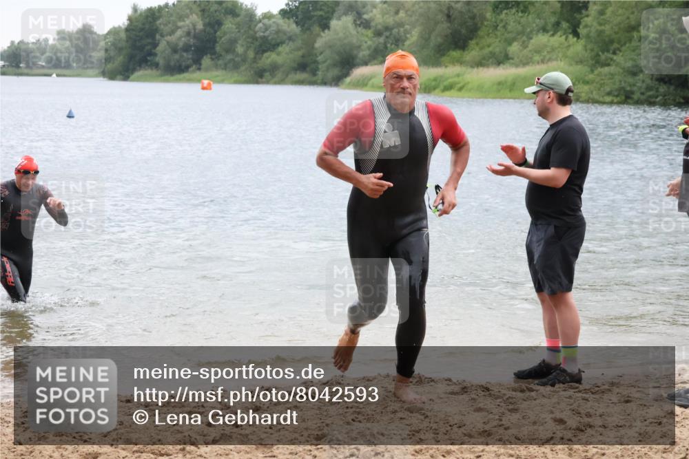 21.06.2025 - 27. Vierlanden-Triathlon Lena Gebhardt http://msf.ph/oto/8042593 15.06.2025 13:21:47 Schwimmen 1244, 1252, 1255, 1270, 1291, 1298, 1313 meine-sportfotos.de