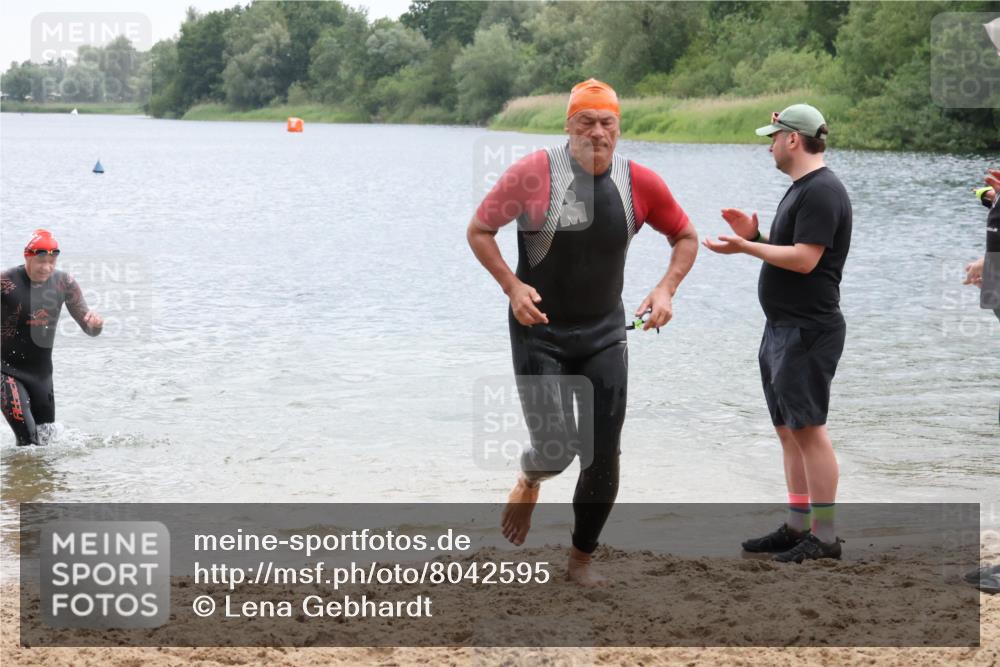 21.06.2025 - 27. Vierlanden-Triathlon Lena Gebhardt http://msf.ph/oto/8042595 15.06.2025 13:21:47 Schwimmen 1244, 1252, 1255, 1270, 1291, 1298, 1313 meine-sportfotos.de