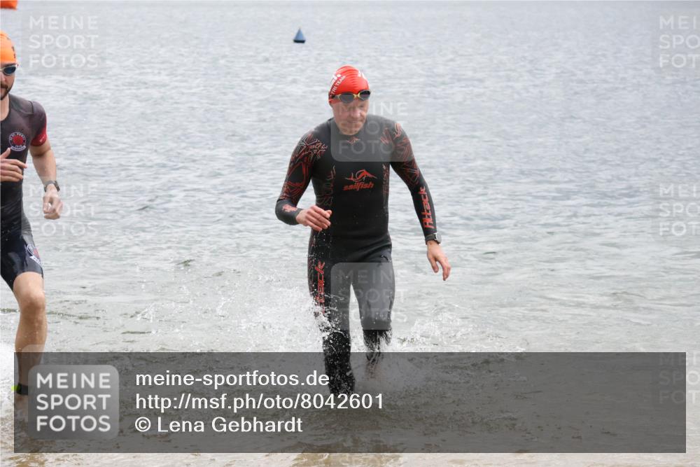 21.06.2025 - 27. Vierlanden-Triathlon Lena Gebhardt http://msf.ph/oto/8042601 15.06.2025 13:21:49 Schwimmen 1244, 1252, 1255, 1270, 1291, 1298, 1313 meine-sportfotos.de